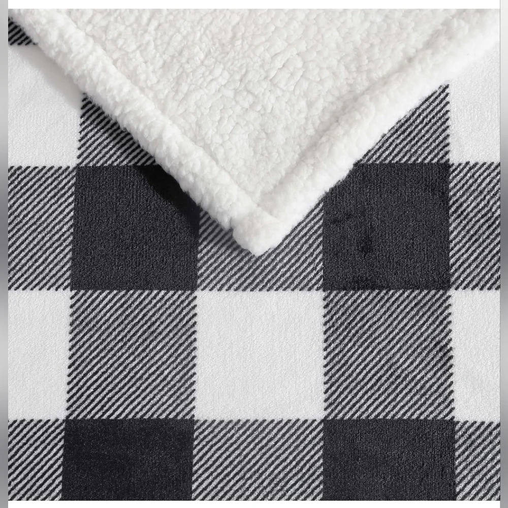 Eddie Bauer Cabin Plaid Black Fleece And Sherpa Throw/Blanket 50